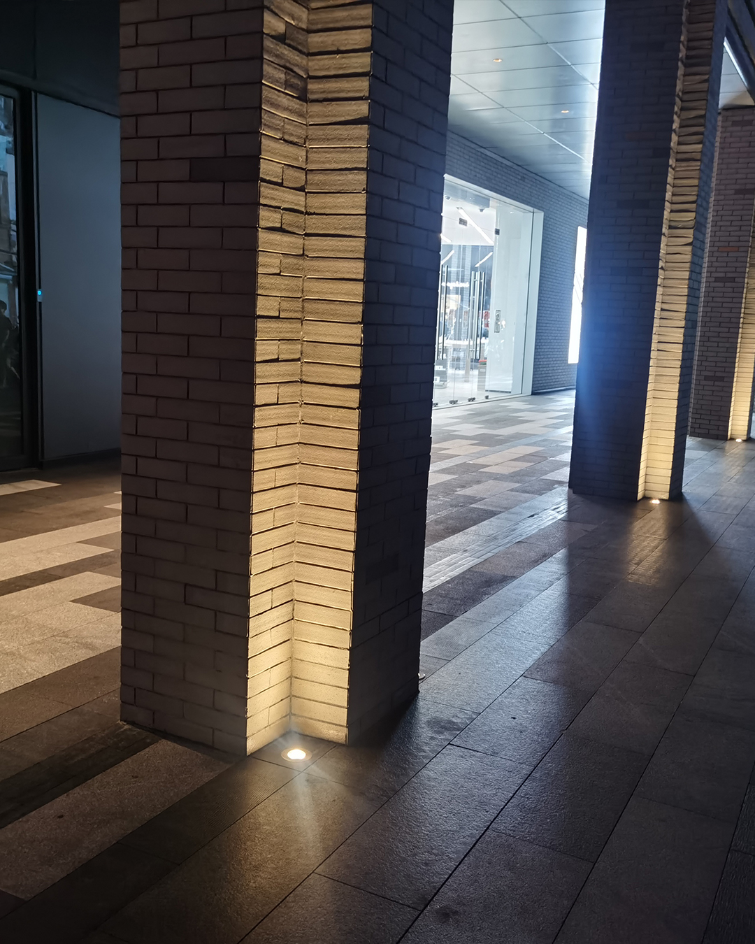 Underground Lighting Fixture with Adjustable Beam Angle